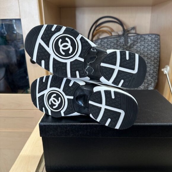 Chanel Brand New in Box Interlocking CC Logo Mesh Sneakers Women's Size 38 - Picture 6 of 6